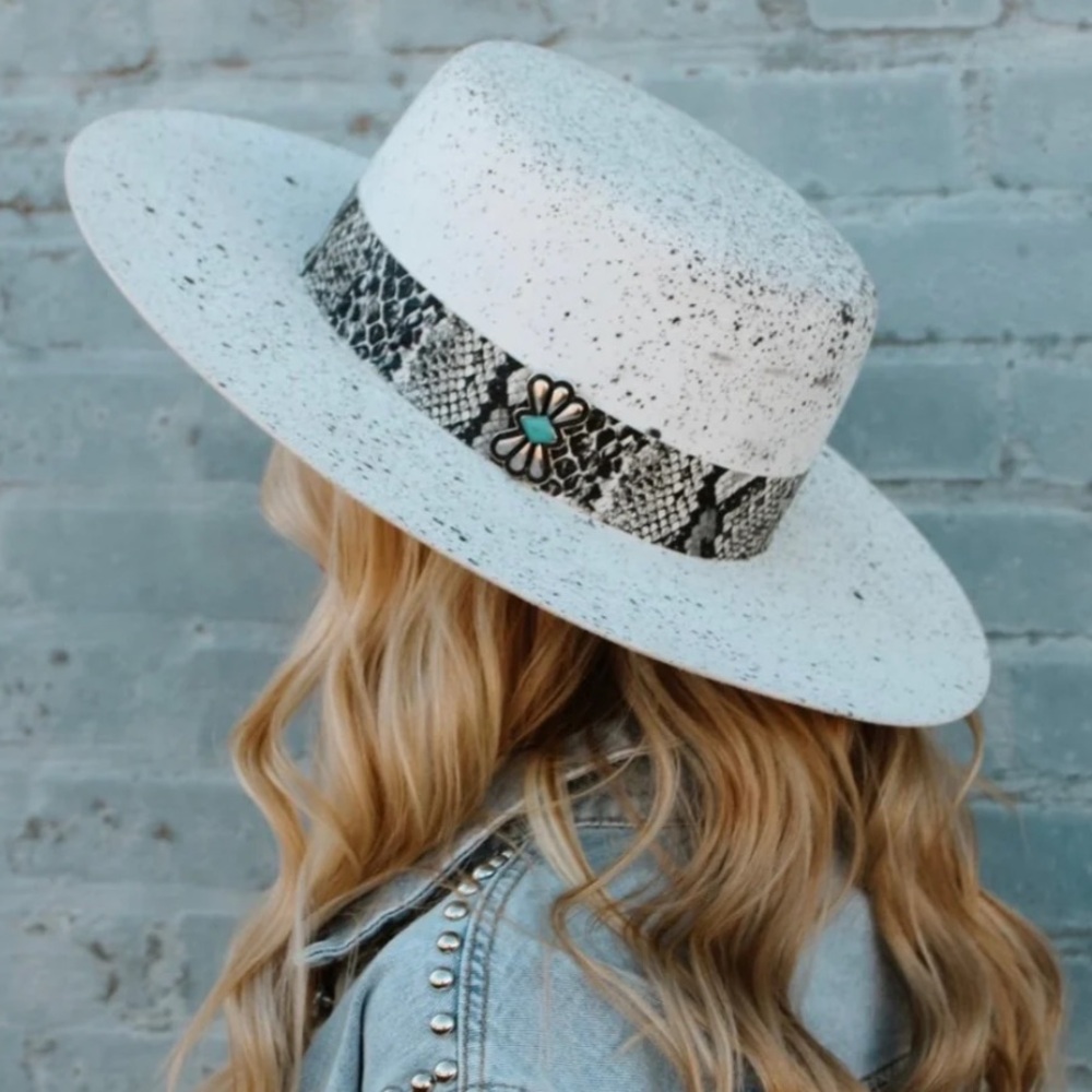 White Speckled Felt Hat with Snake Print Band